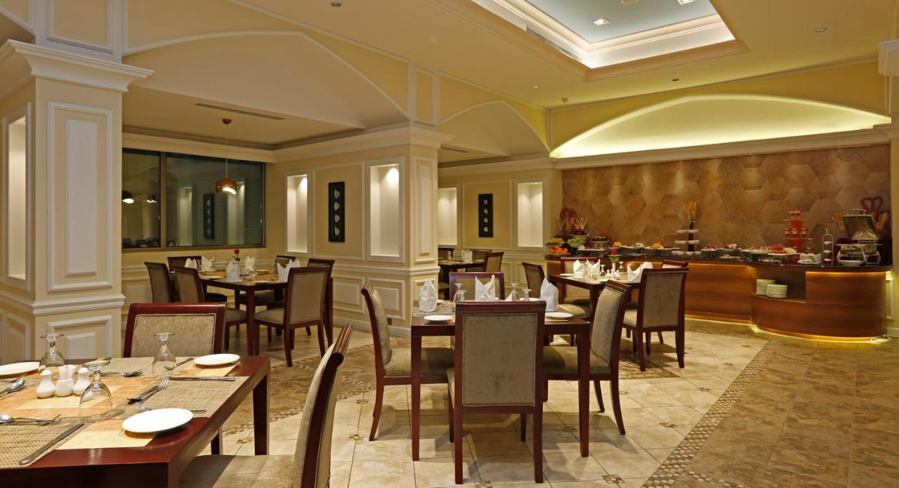 Ramada Riyadh Hotel Екстер'єр фото