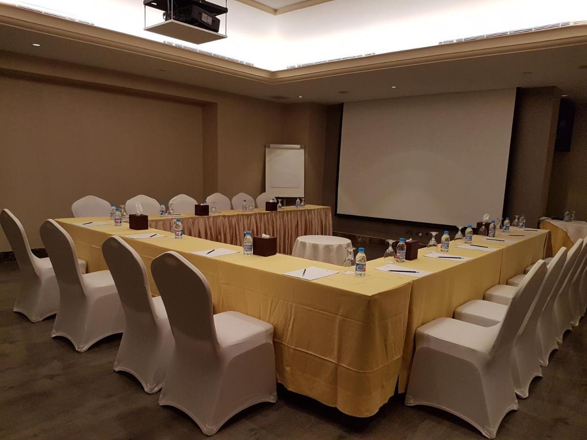 Ramada Riyadh Hotel Екстер'єр фото