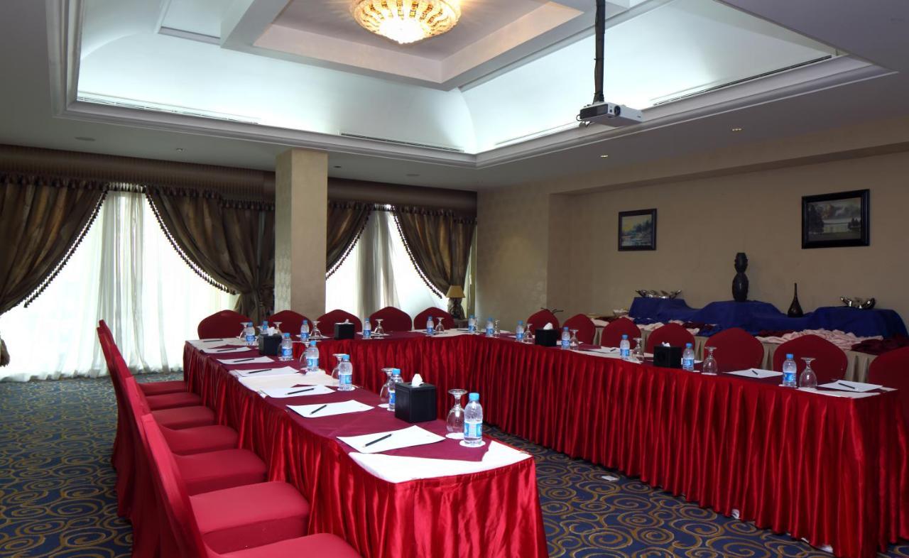 Ramada Riyadh Hotel Екстер'єр фото