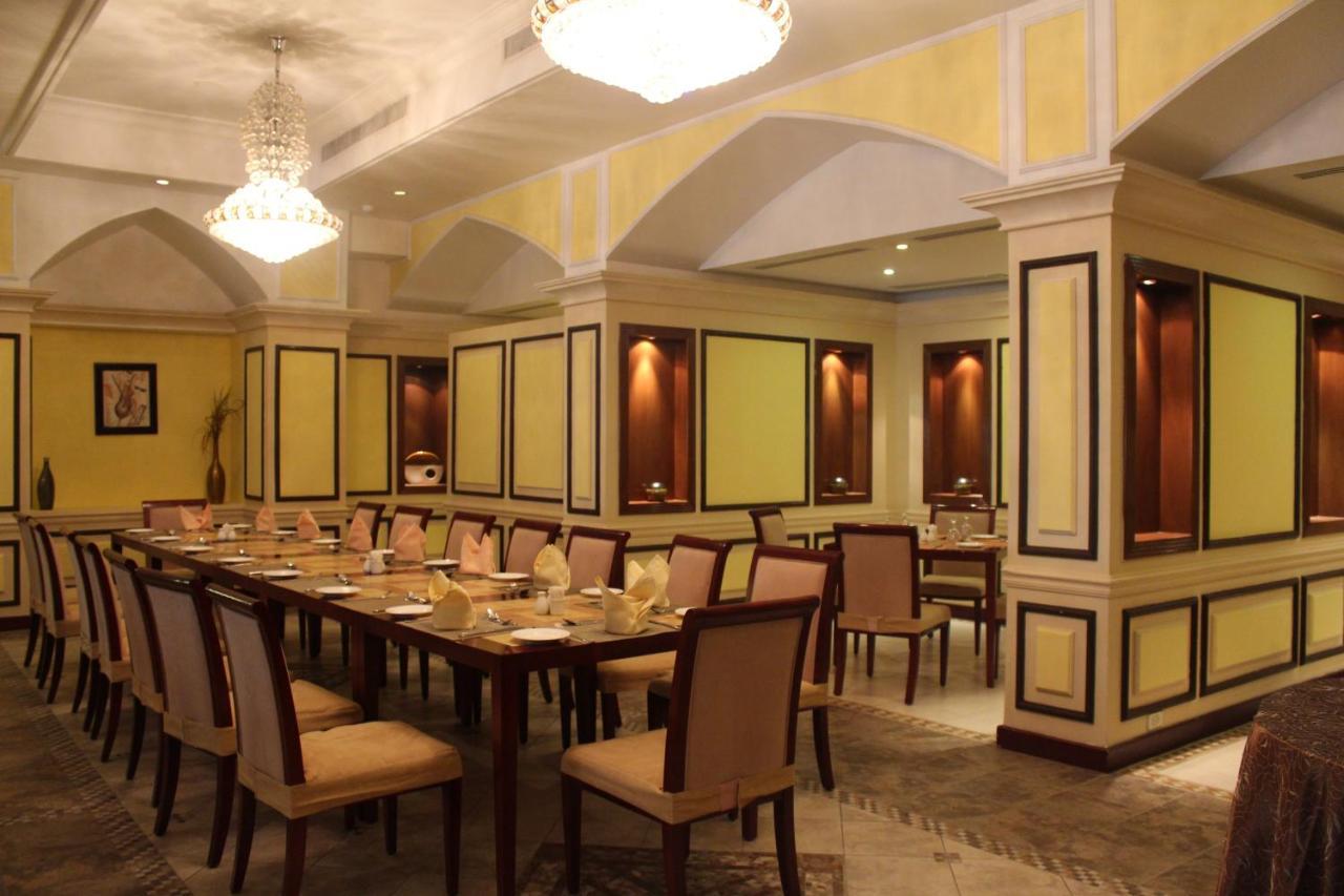 Ramada Riyadh Hotel Екстер'єр фото