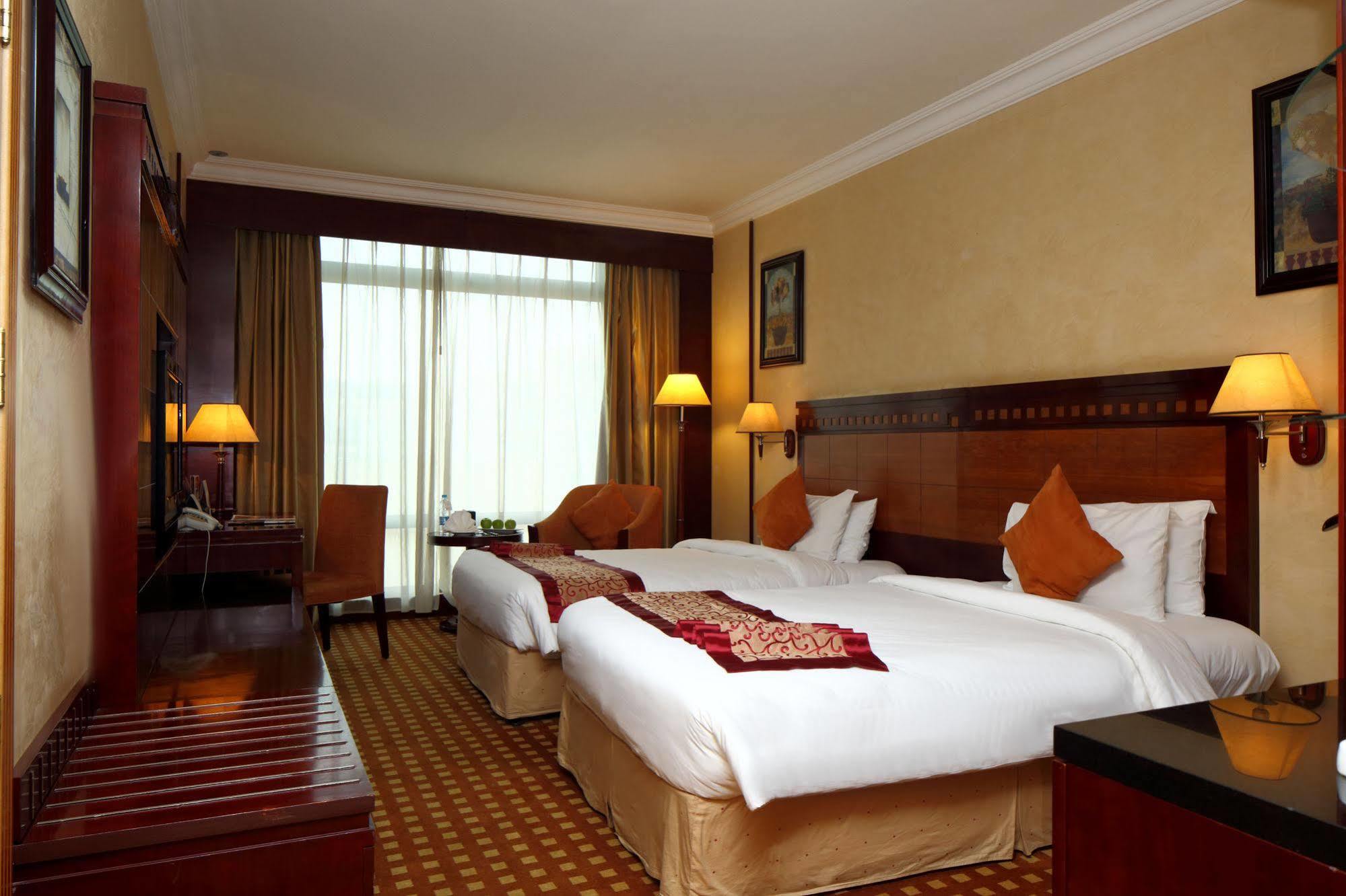 Ramada Riyadh Hotel Екстер'єр фото