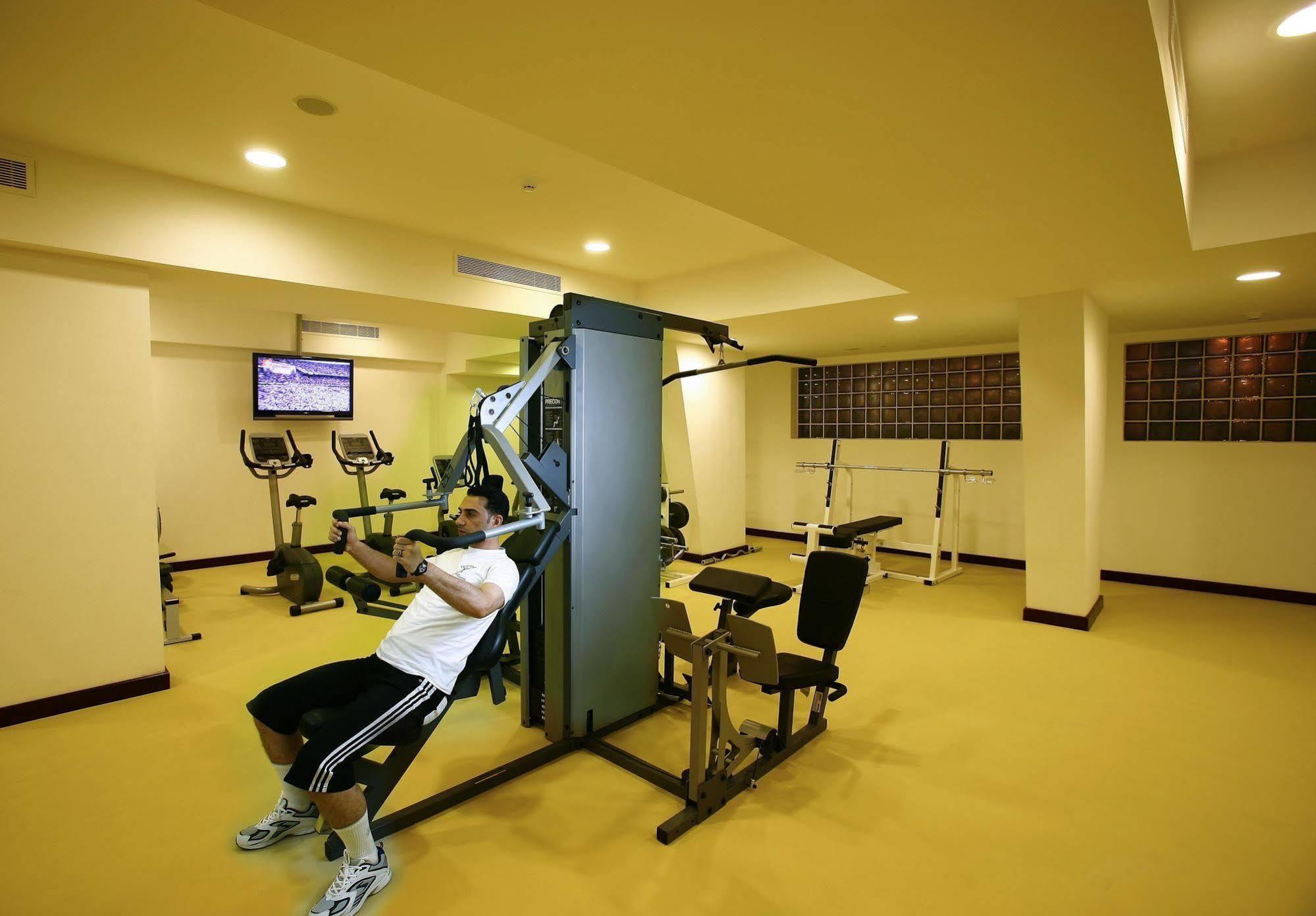 Ramada Riyadh Hotel Екстер'єр фото