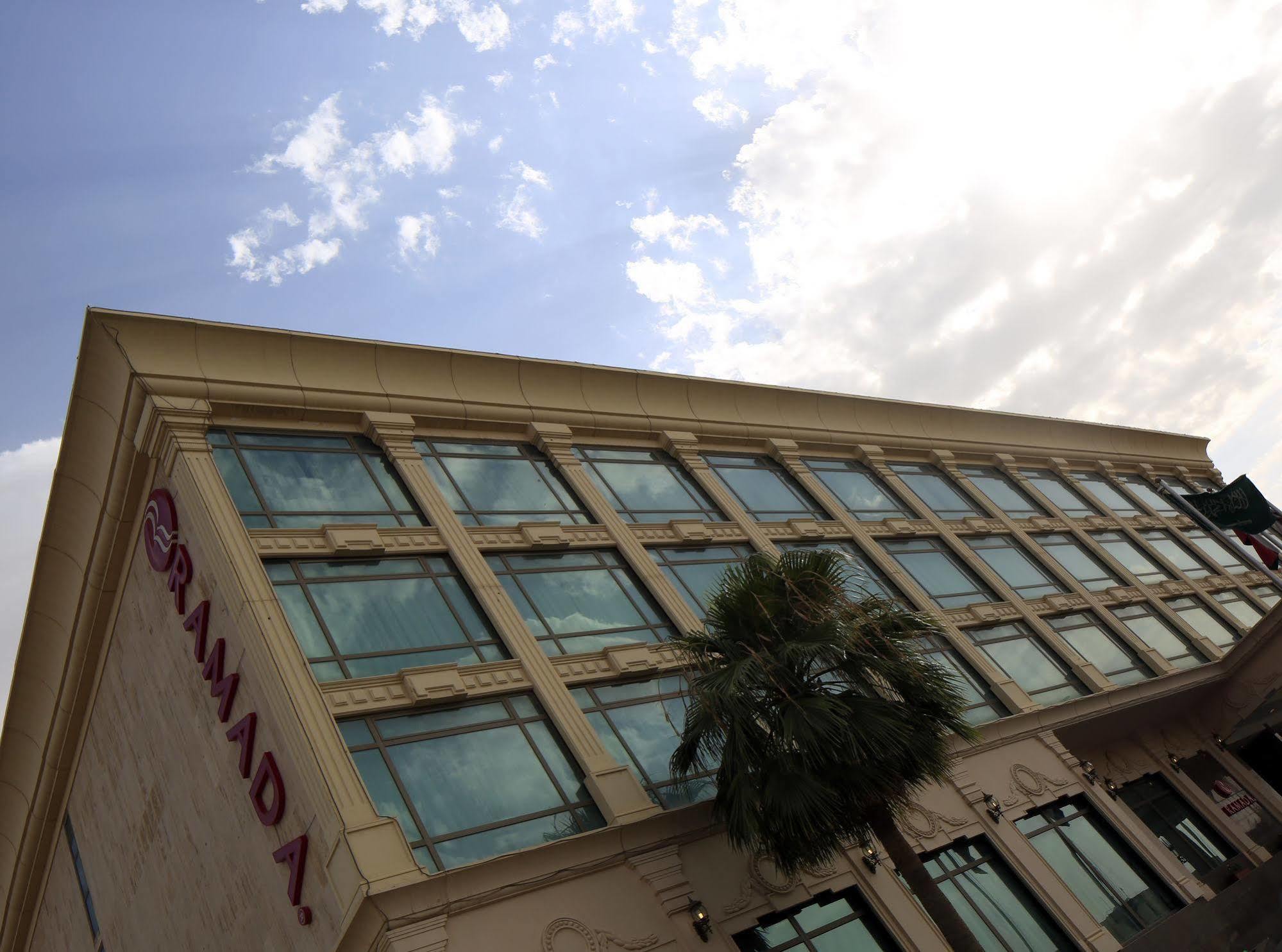 Ramada Riyadh Hotel Екстер'єр фото