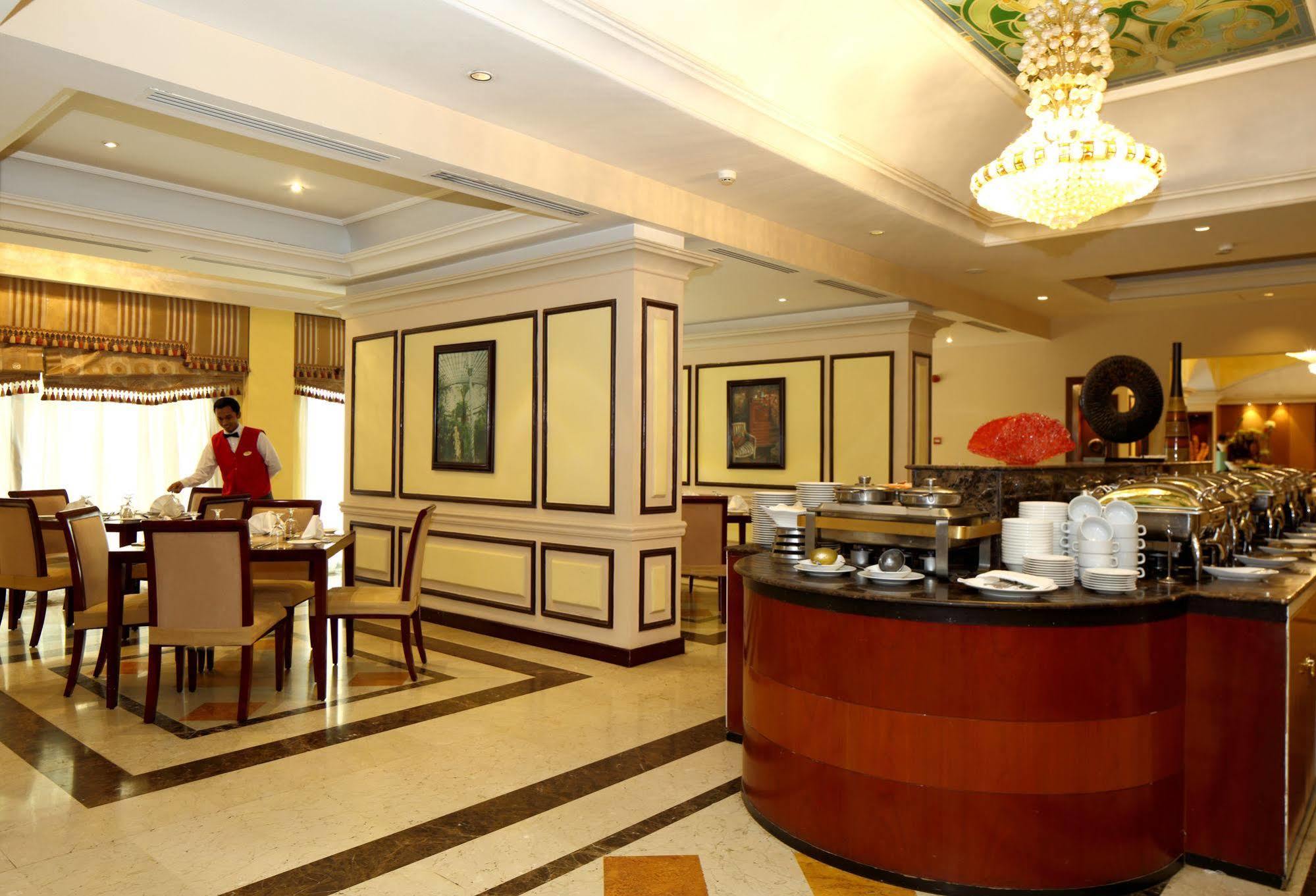 Ramada Riyadh Hotel Екстер'єр фото