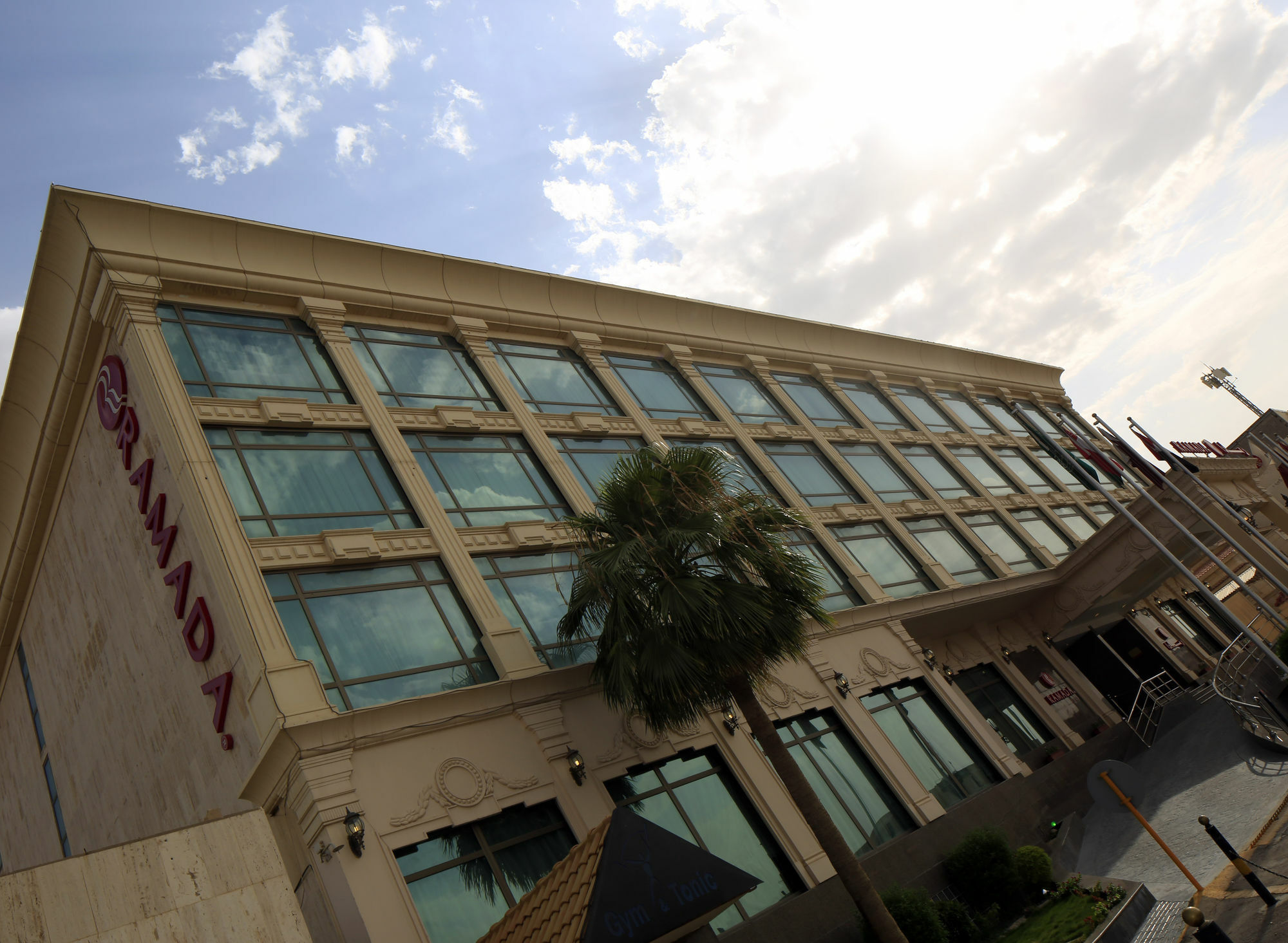 Ramada Riyadh Hotel Екстер'єр фото