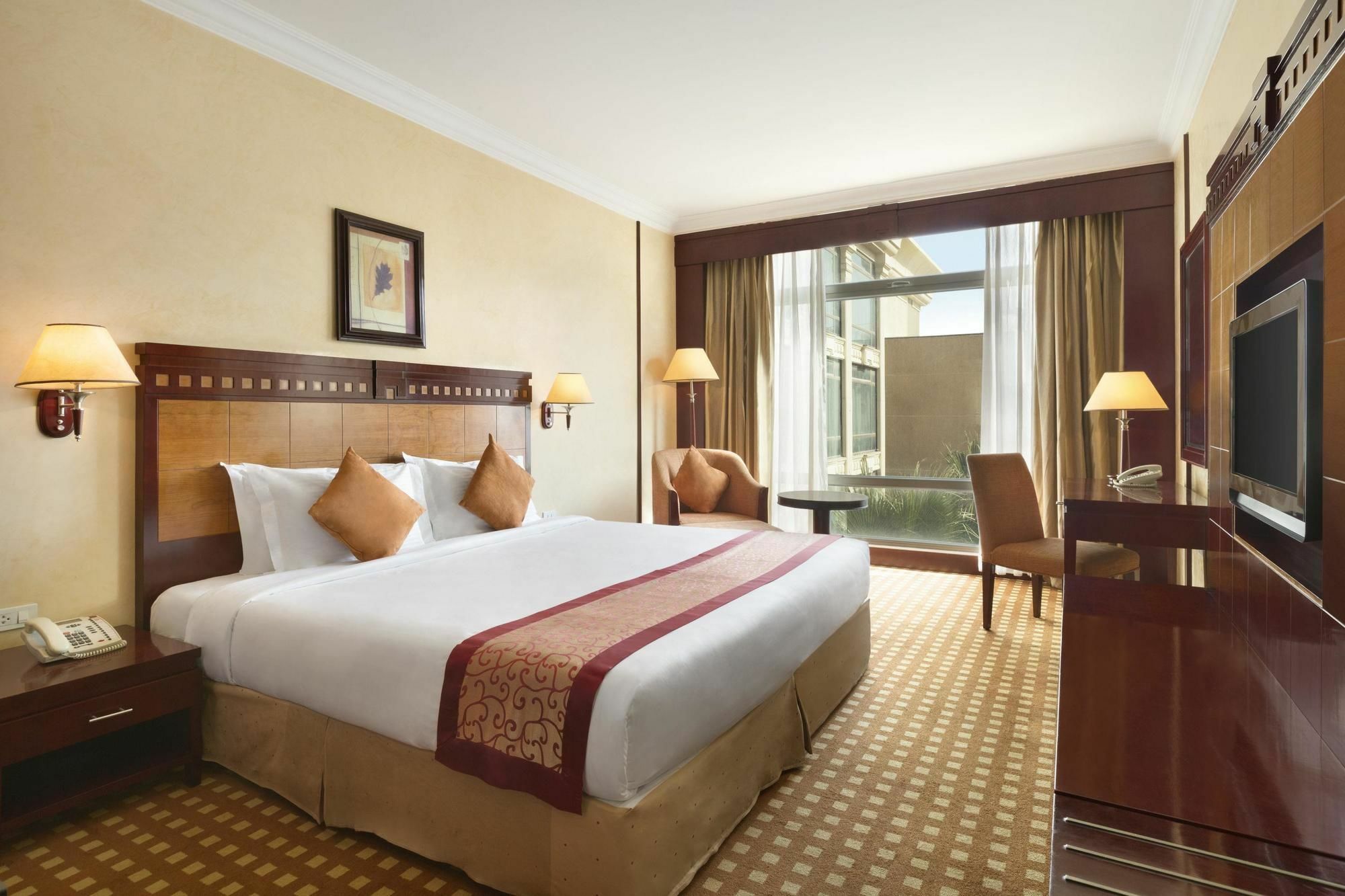 Ramada Riyadh Hotel Екстер'єр фото